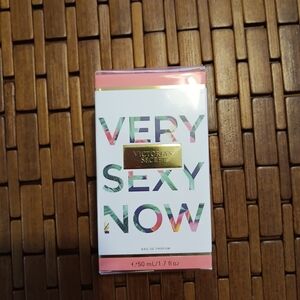 Victoria's Secret Very Sexy Now Eau de Parfum - White with Pink Accents